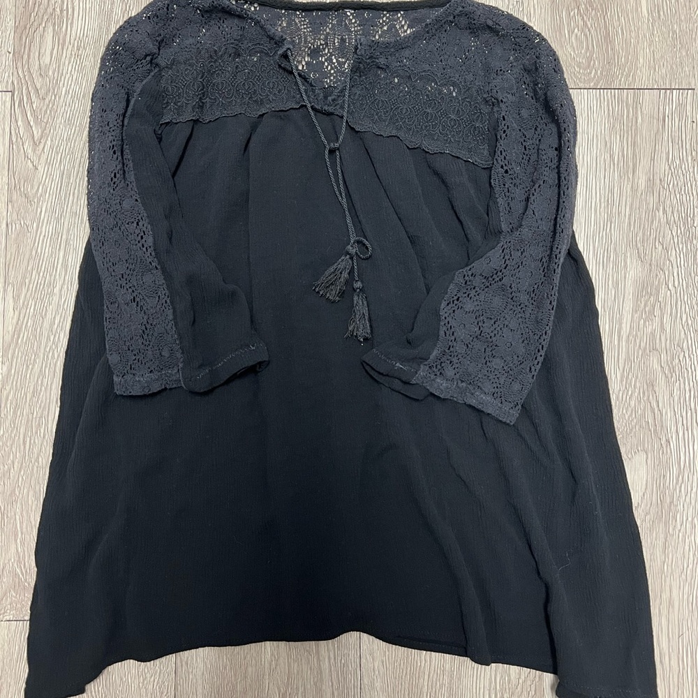 Black Shirt With Lace